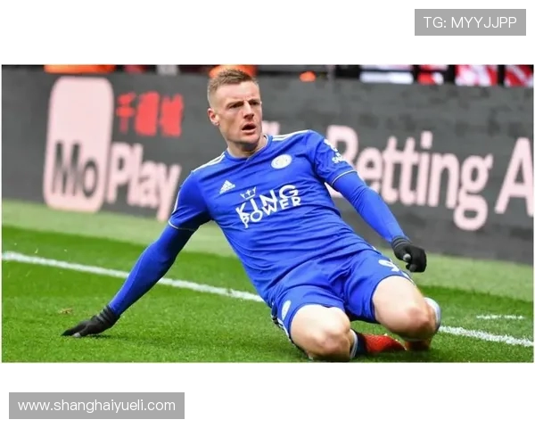 足球运动员的传奇旅程：从草根到巅峰的奋斗与荣耀